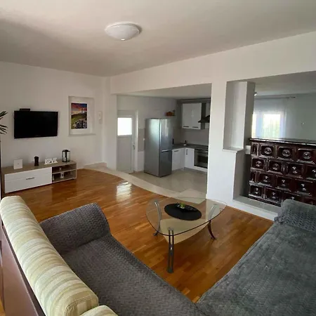 Apartamento Two-bedroom In I Maslenica