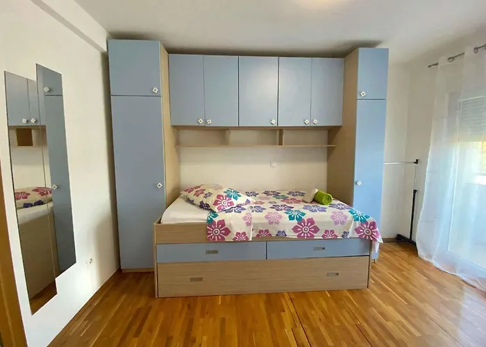 Two-bedroom In I *