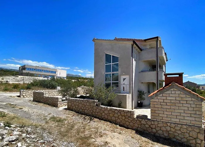 Two-bedroom In I Apartamento Maslenica