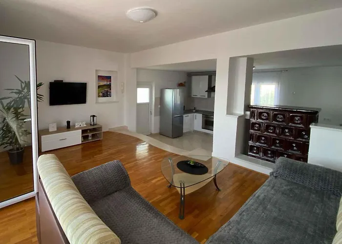 Apartamento Two-bedroom In I Maslenica