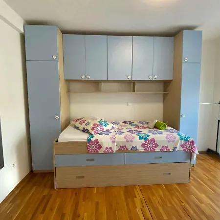 Two-bedroom In I *